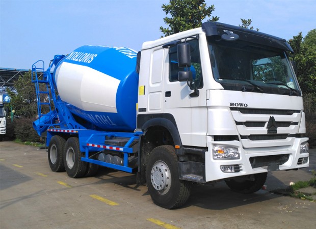 重汽豪沃14方水泥攪拌車(chē)