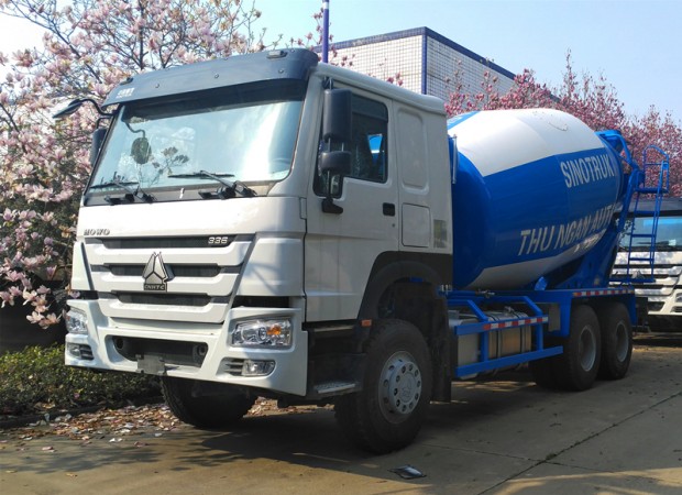 重汽豪沃12方水泥攪拌車(chē)
