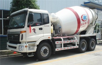 福田歐曼8方水泥攪拌車(chē)