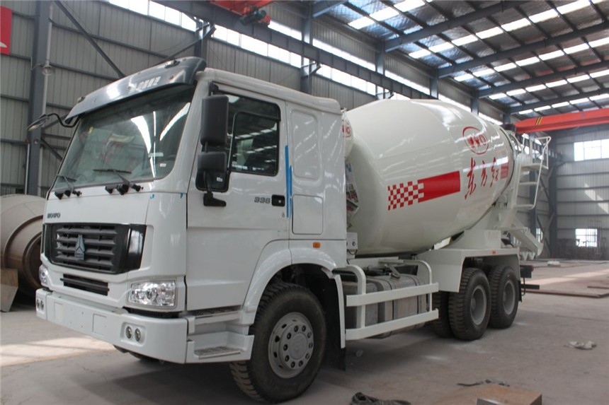 重汽攪拌車(chē)展示圖4