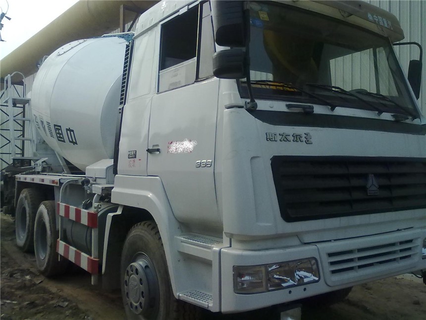 重汽攪拌車(chē)展示圖3
