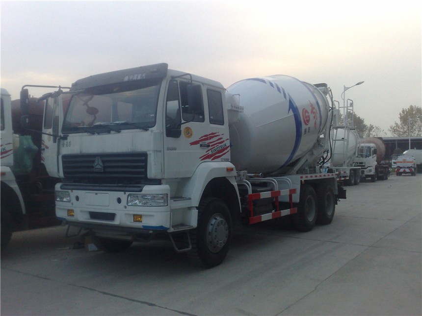 重汽攪拌車(chē)展示圖5